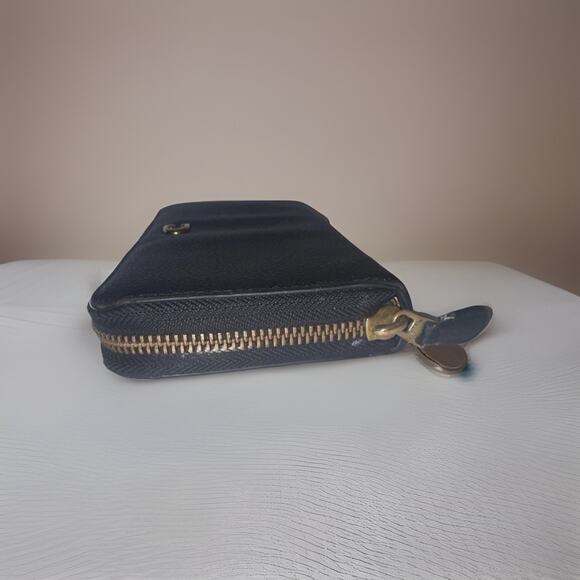 COACH Black pebbled Leather C Logo Long Wallet Round Zip pre-used - Picture 3 of 8